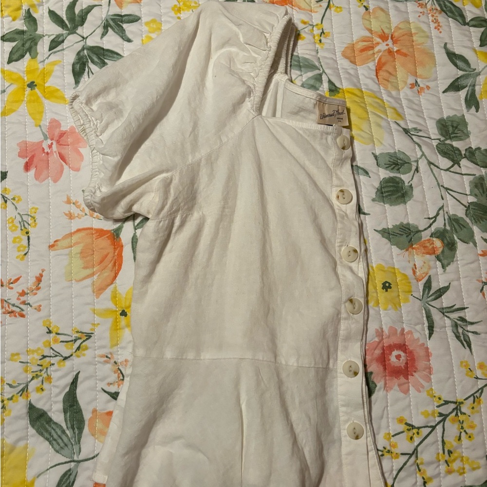 White flowy blouse. Puff short sleeves, flare bottom.